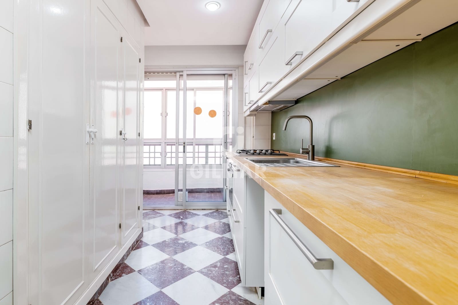 5 bedroom Flat for sale in Cadiz city with garage - € 850,000 (Ref: 9938724)