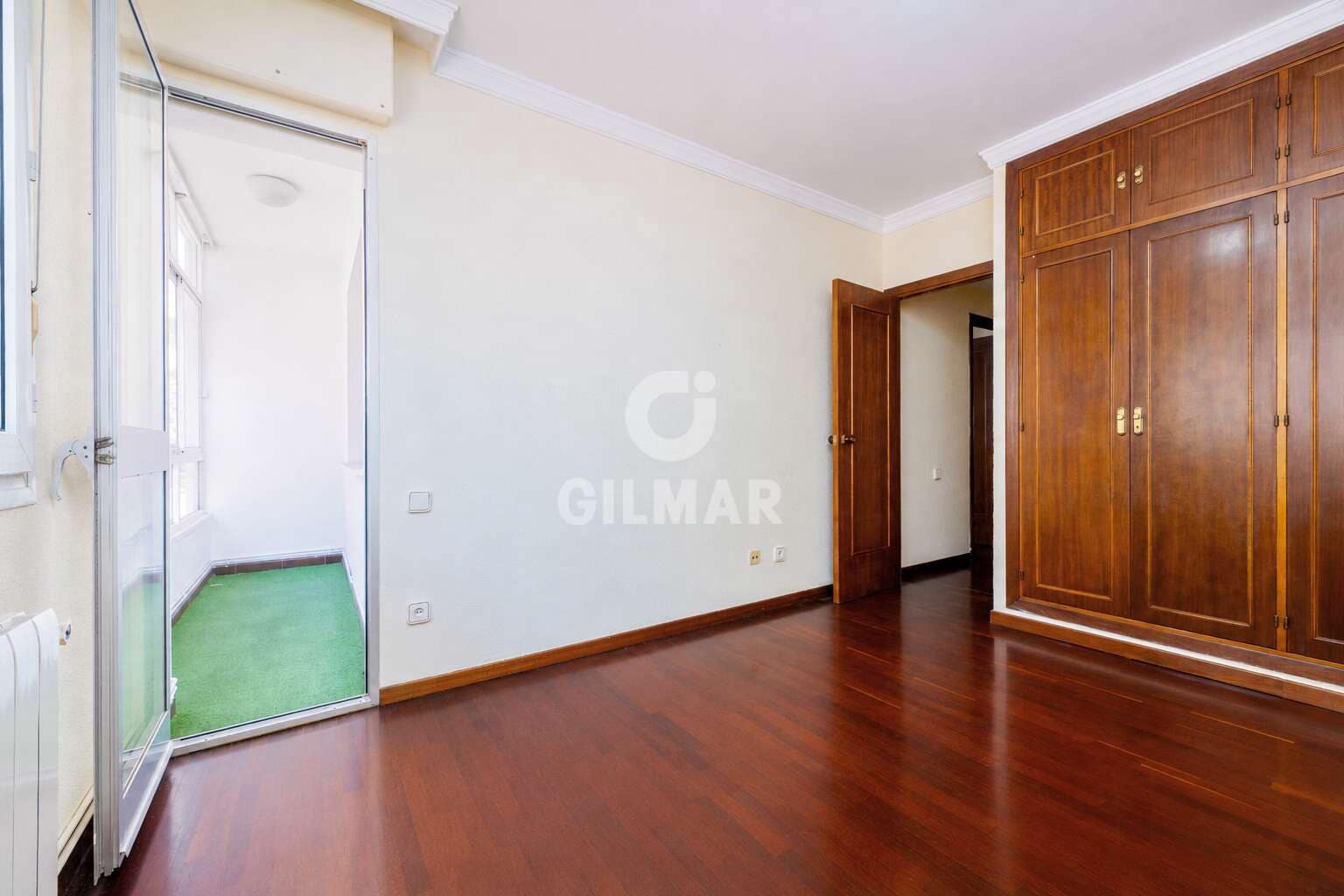 5 bedroom Flat for sale in Cadiz city with garage - € 850,000 (Ref: 9938724)