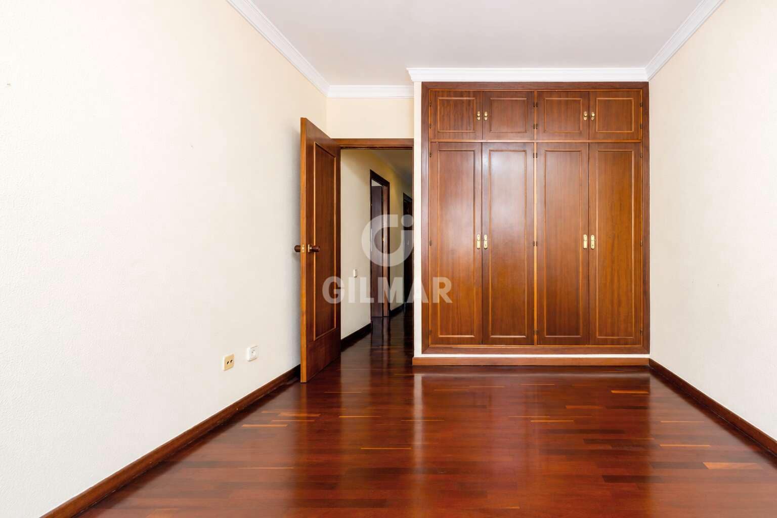 5 bedroom Flat for sale in Cadiz city with garage - € 850,000 (Ref: 9938724)