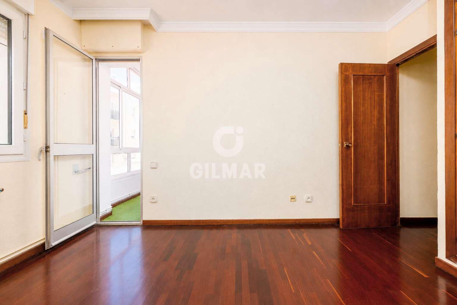 5 bedroom Flat for sale in Cadiz city with garage - € 850,000 (Ref: 9938724)