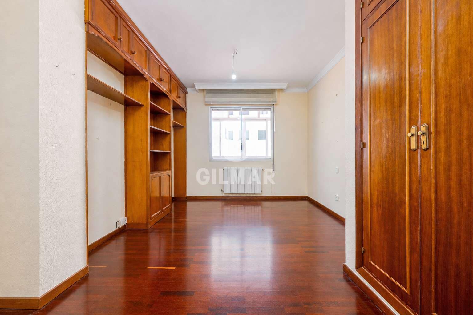 5 bedroom Flat for sale in Cadiz city with garage - € 850,000 (Ref: 9938724)