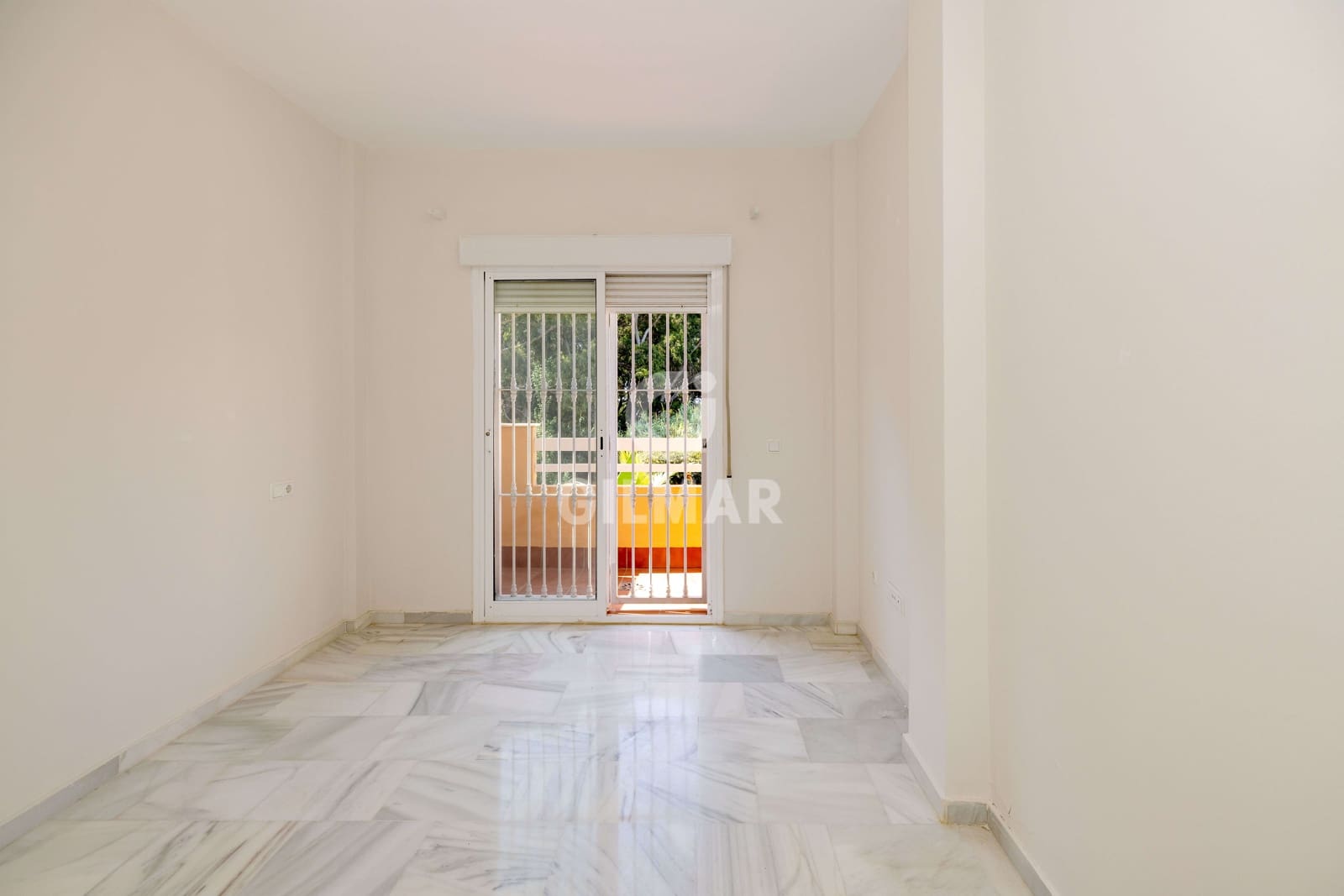 3 sypialnia Mieszkanie na sprzedaż w Carib Playa z basenem garażem - 490 000 € (Ref: 9939129)