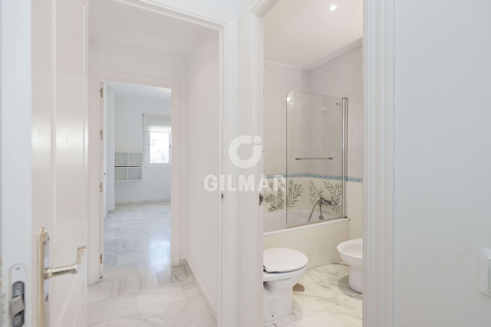 3 sypialnia Mieszkanie na sprzedaż w Carib Playa z basenem garażem - 490 000 € (Ref: 9939129)