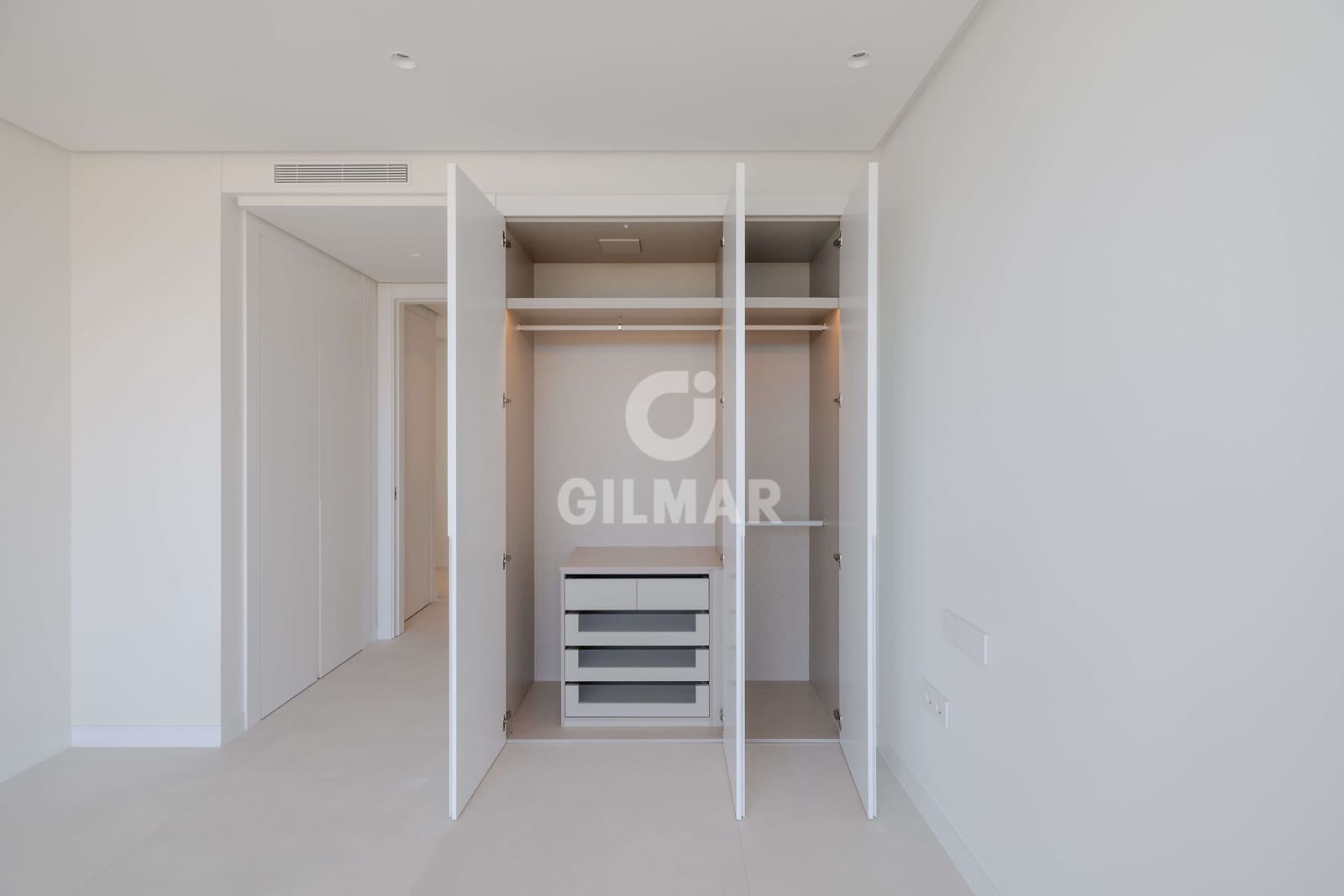 3 bedroom Flat for sale in La Mairena with pool garage - € 1,250,000 (Ref: 9941286)