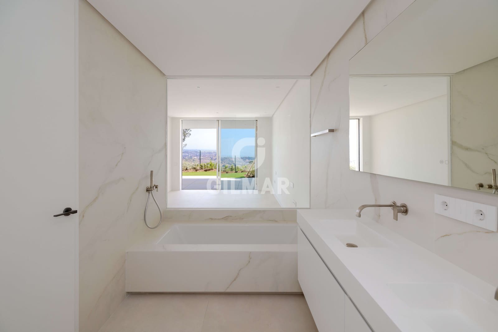 3 bedroom Flat for sale in La Mairena with pool garage - € 1,250,000 (Ref: 9941286)