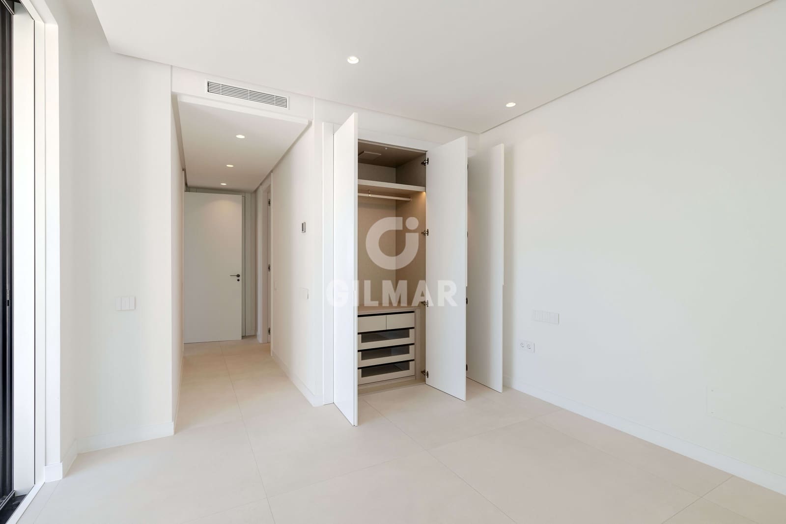 3 bedroom Flat for sale in La Mairena with pool garage - € 1,250,000 (Ref: 9941286)