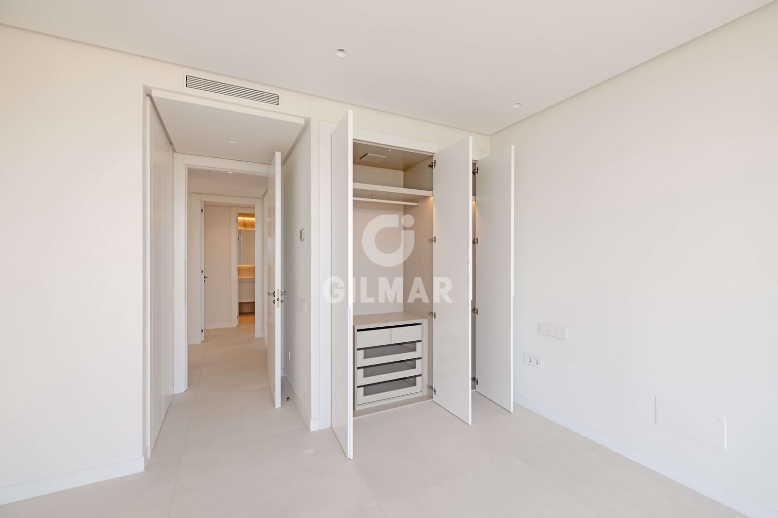 3 bedroom Flat for sale in La Mairena with pool garage - € 1,250,000 (Ref: 9941286)