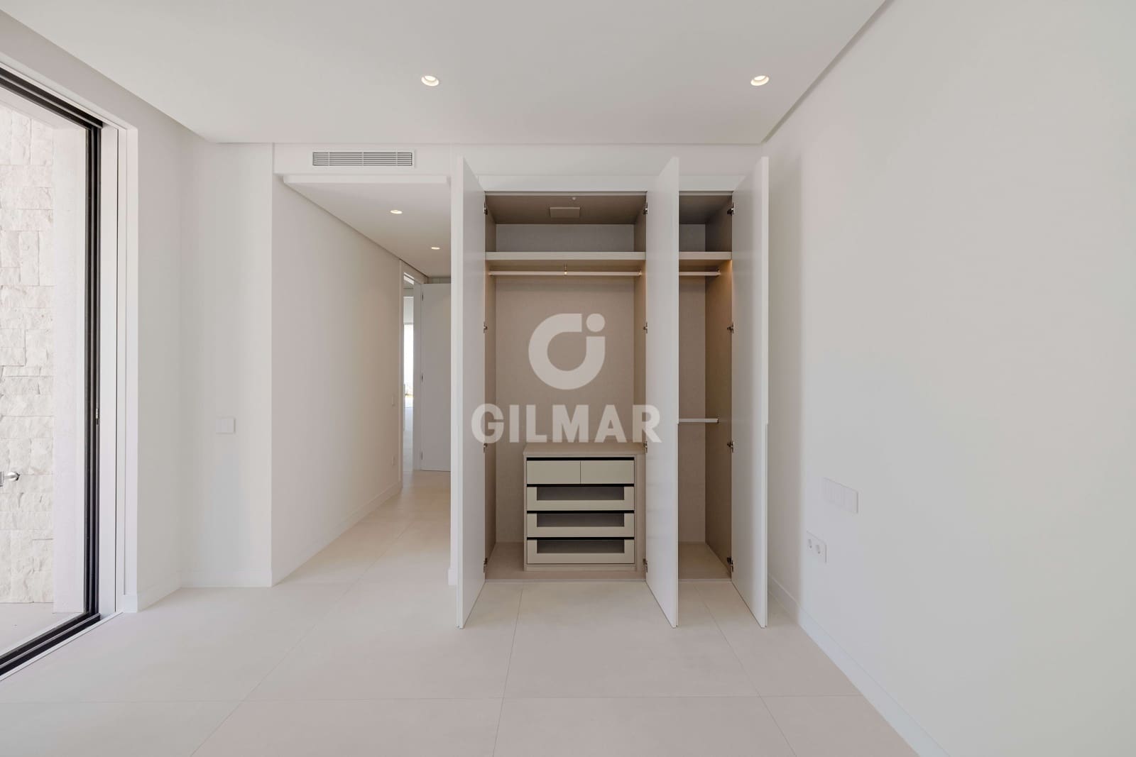 3 bedroom Flat for sale in La Mairena with pool garage - € 1,250,000 (Ref: 9941286)