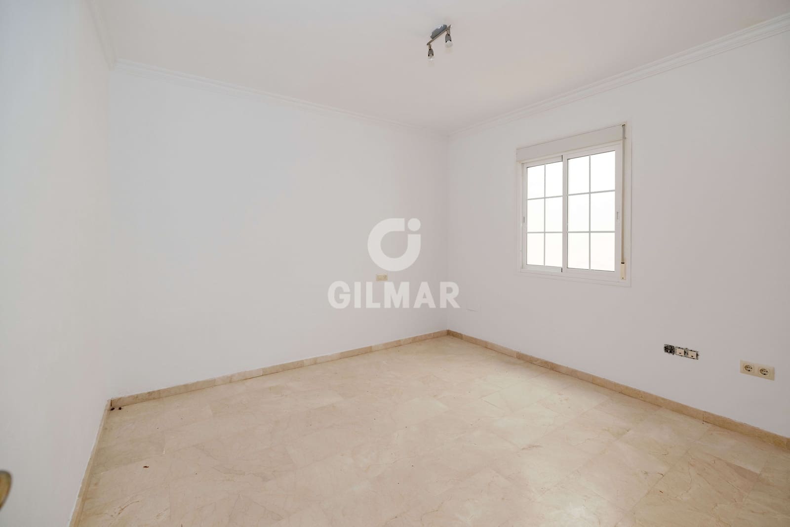 4 soveværelse Rækkehus til salg i Riviera del Sol med swimmingpool garage - € 450.000 (Ref: 9943195)