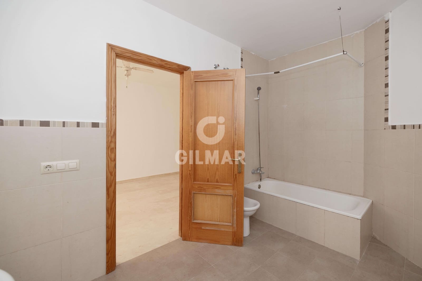 4 soveværelse Rækkehus til salg i Riviera del Sol med swimmingpool garage - € 450.000 (Ref: 9943195)