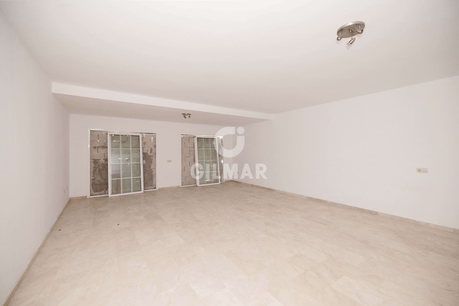 4 soveværelse Rækkehus til salg i Riviera del Sol med swimmingpool garage - € 450.000 (Ref: 9943195)