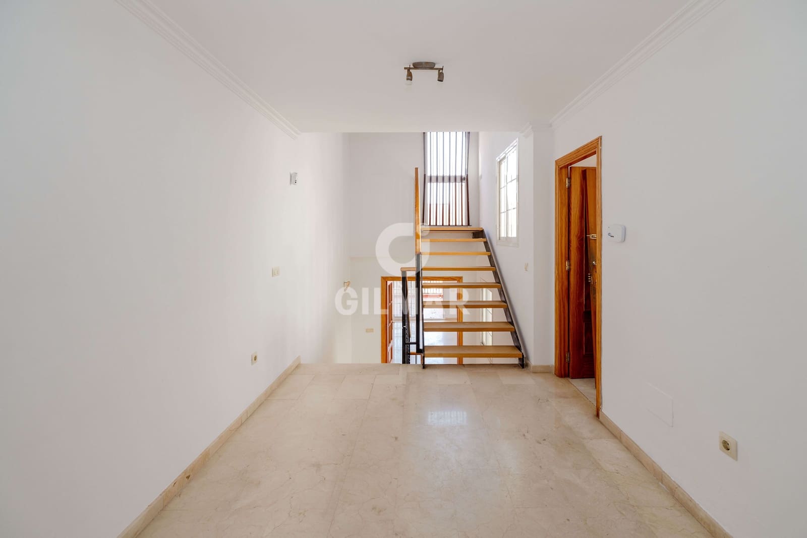 4 soveværelse Rækkehus til salg i Riviera del Sol med swimmingpool garage - € 450.000 (Ref: 9943195)