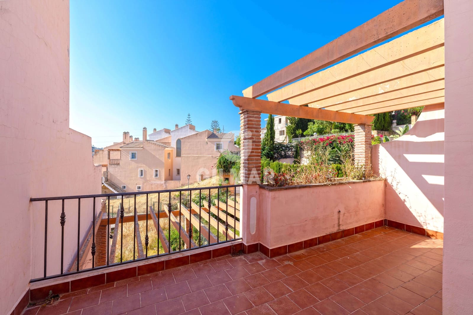 4 soveværelse Rækkehus til salg i Riviera del Sol med swimmingpool garage - € 450.000 (Ref: 9943195)