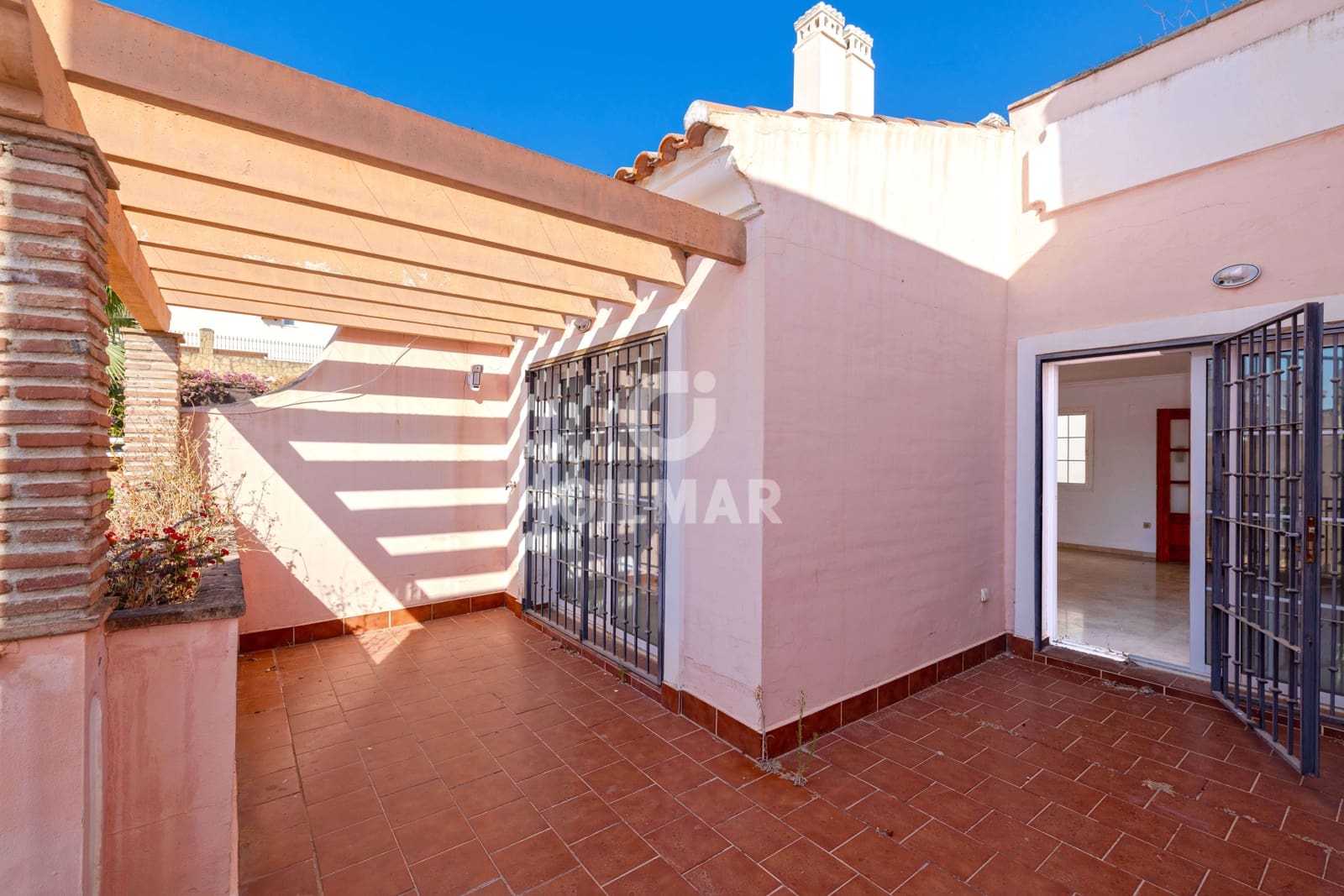 4 soveværelse Rækkehus til salg i Riviera del Sol med swimmingpool garage - € 450.000 (Ref: 9943195)