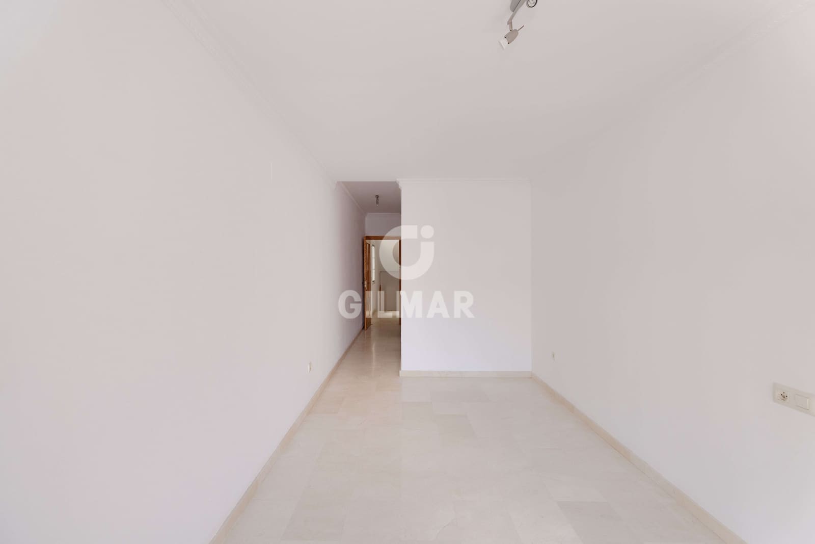 4 soveværelse Rækkehus til salg i Riviera del Sol med swimmingpool garage - € 450.000 (Ref: 9943195)