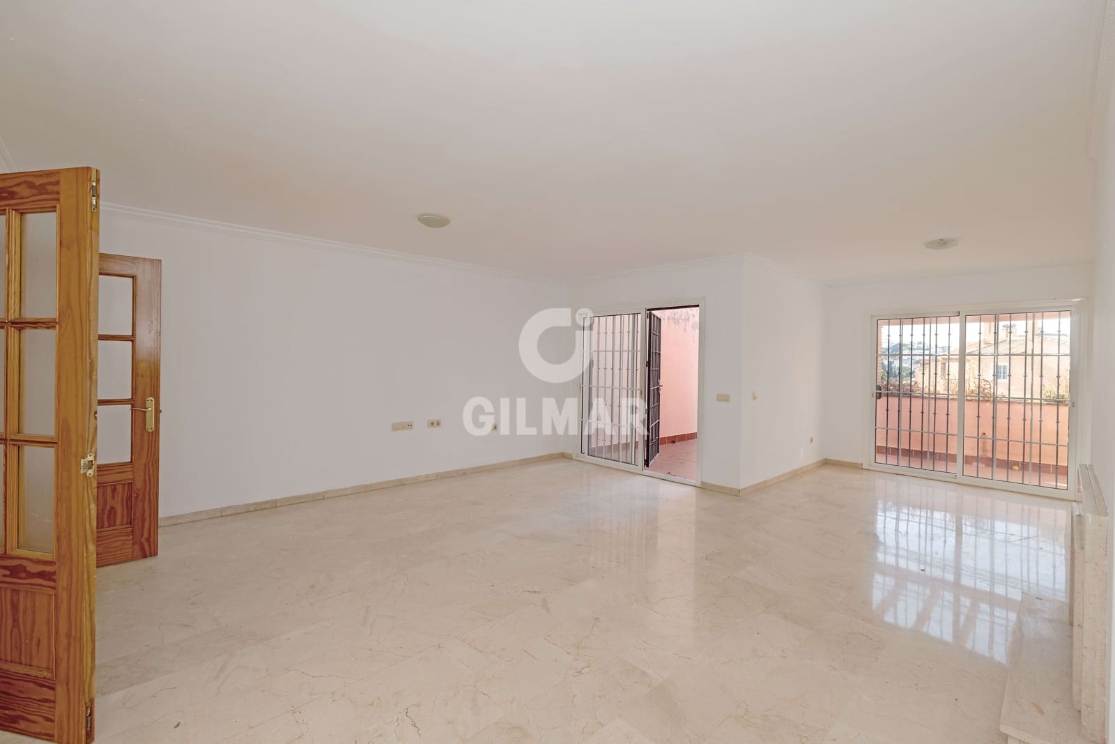 4 soveværelse Rækkehus til salg i Riviera del Sol med swimmingpool garage - € 450.000 (Ref: 9943195)