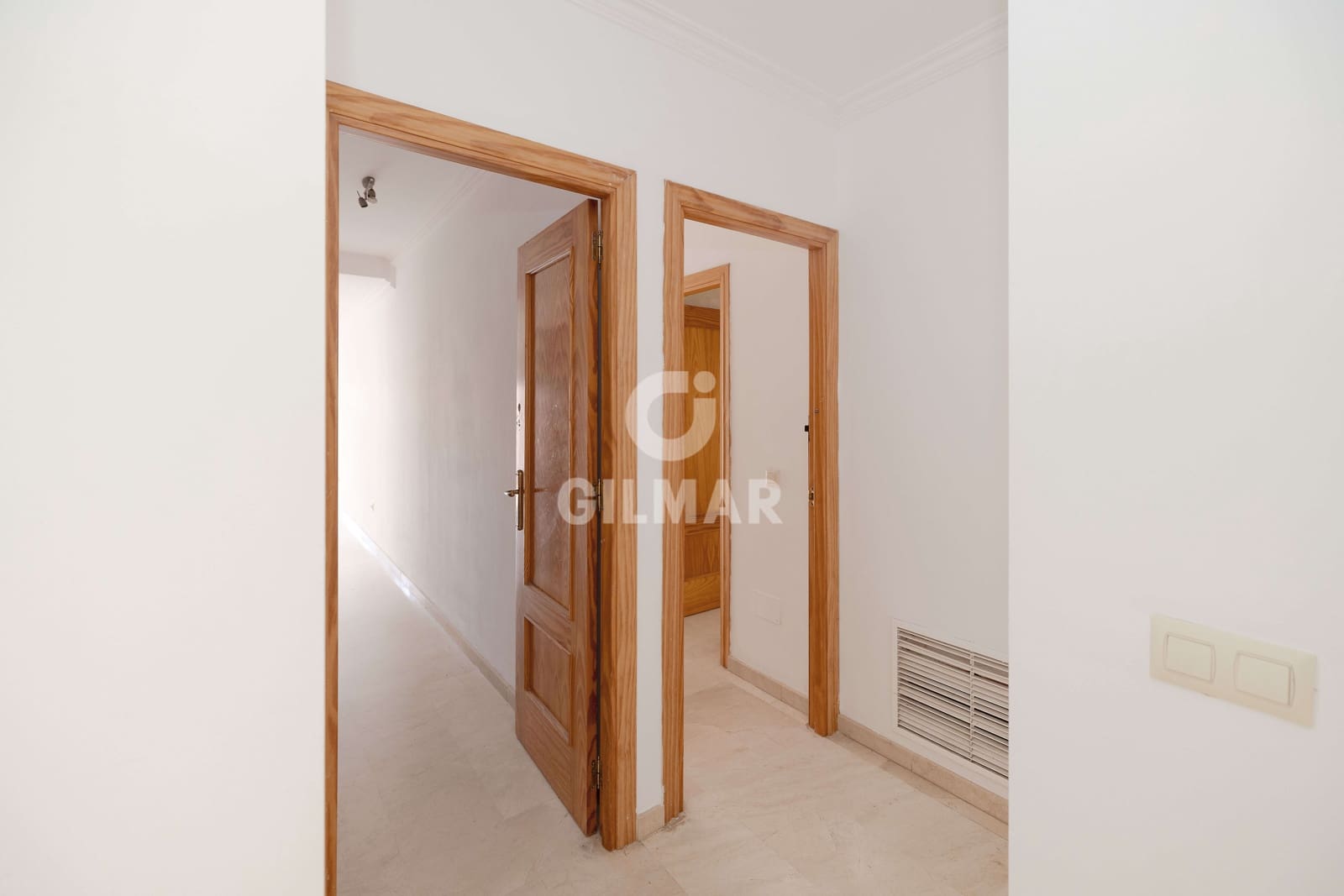 4 soveværelse Rækkehus til salg i Riviera del Sol med swimmingpool garage - € 450.000 (Ref: 9943195)