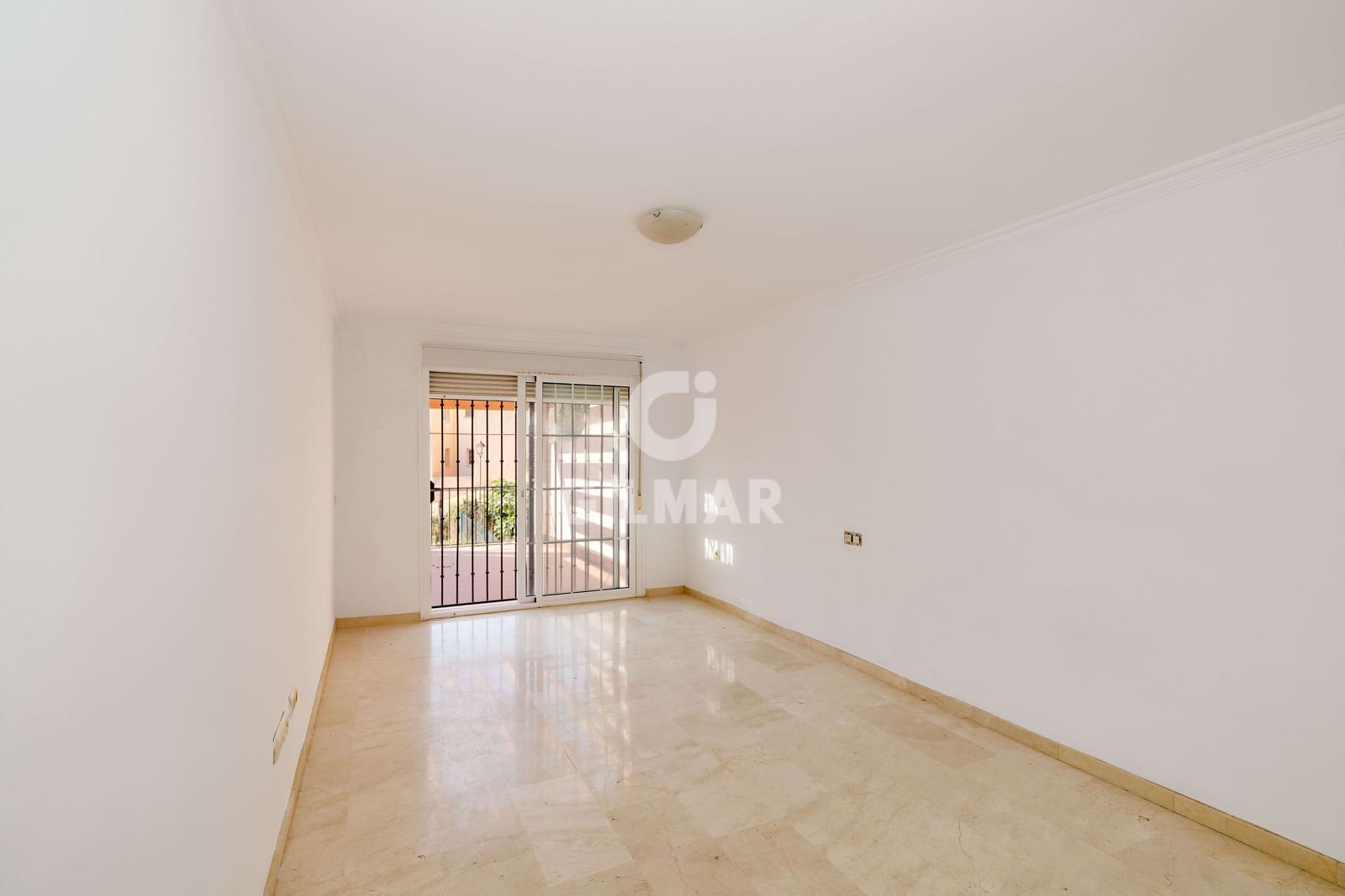 4 soveværelse Rækkehus til salg i Riviera del Sol med swimmingpool garage - € 450.000 (Ref: 9943195)