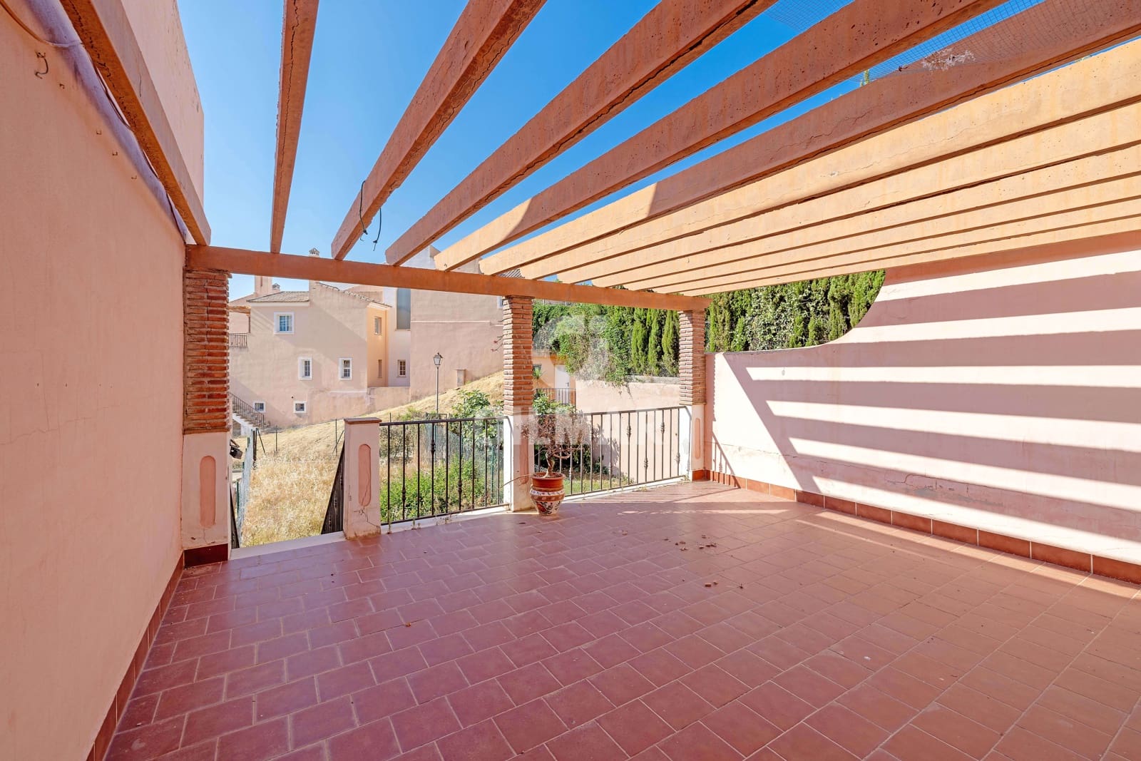 4 soveværelse Rækkehus til salg i Riviera del Sol med swimmingpool garage - € 450.000 (Ref: 9943195)