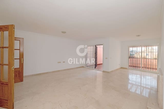 4 soveværelse Rækkehus til salg i Riviera del Sol, Mijas med swimmingpool garage - € 450.000 (Ref: 9943195)