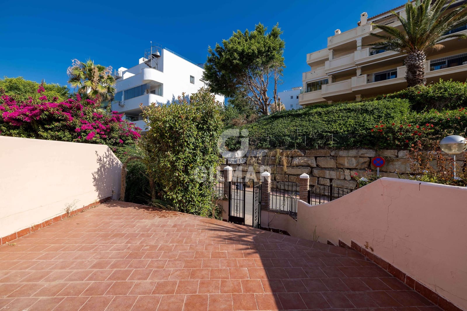 4 soveværelse Rækkehus til salg i Riviera del Sol med swimmingpool garage - € 450.000 (Ref: 9943195)