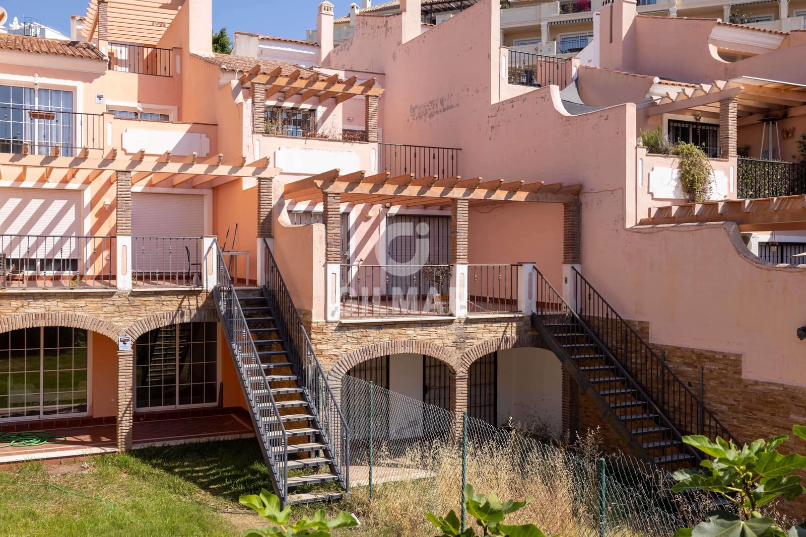 4 soveværelse Rækkehus til salg i Riviera del Sol med swimmingpool garage - € 450.000 (Ref: 9943195)