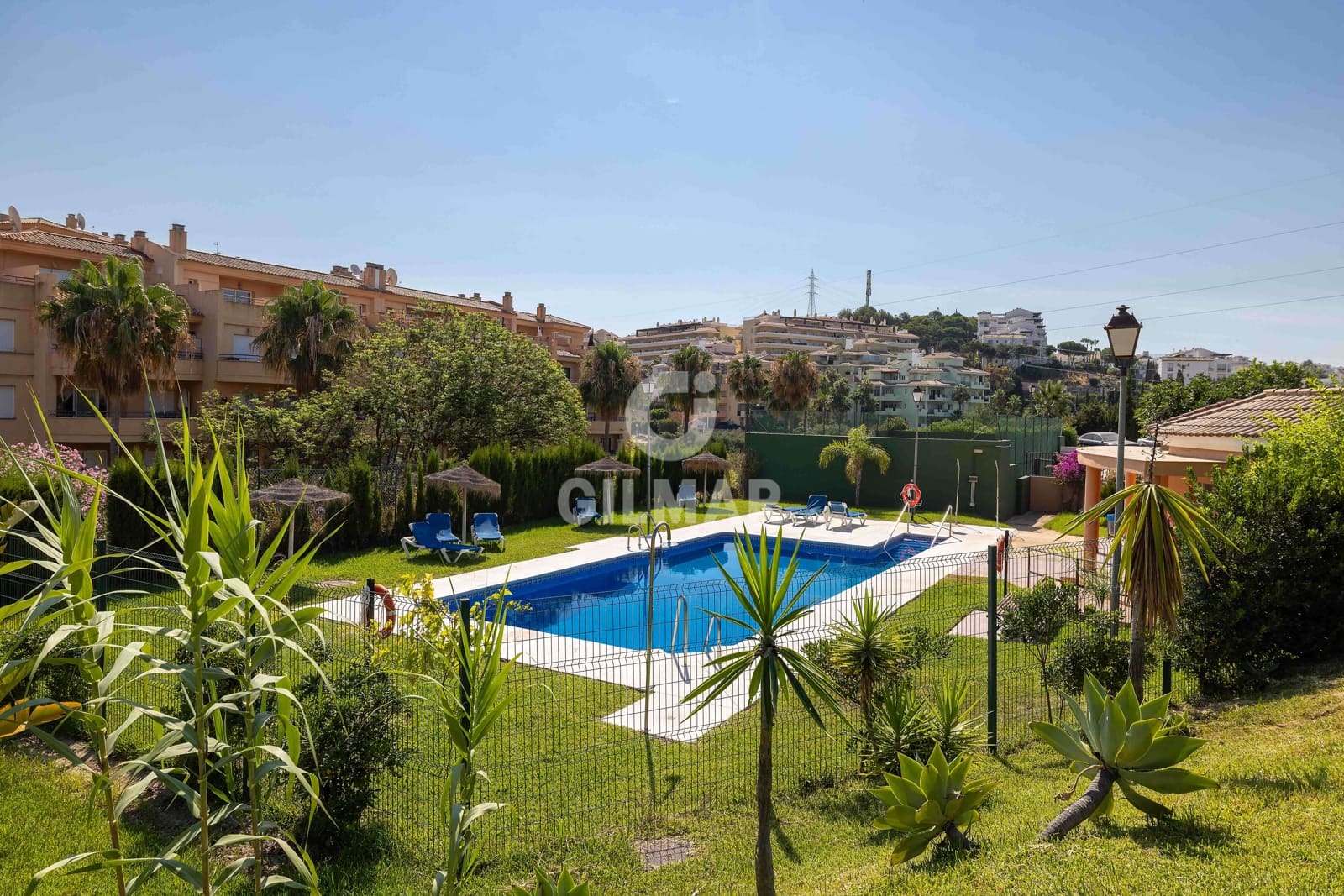 4 soveværelse Rækkehus til salg i Riviera del Sol med swimmingpool garage - € 450.000 (Ref: 9943195)