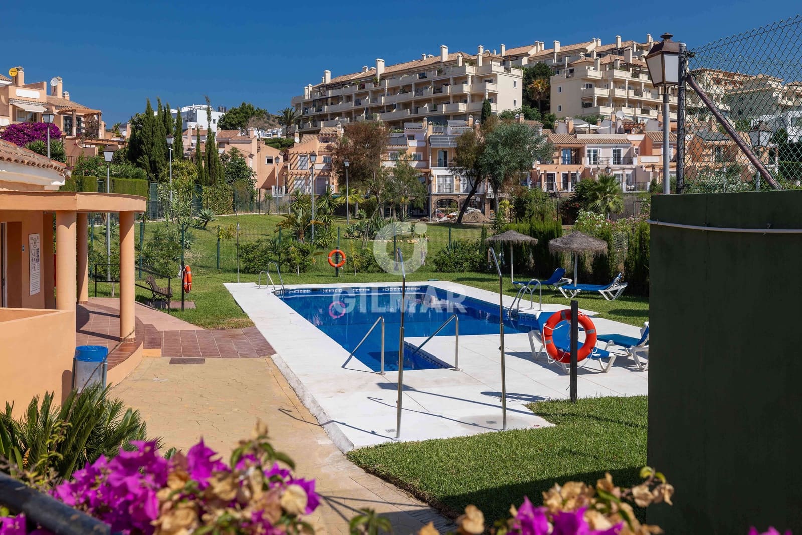 4 soveværelse Rækkehus til salg i Riviera del Sol med swimmingpool garage - € 450.000 (Ref: 9943195)