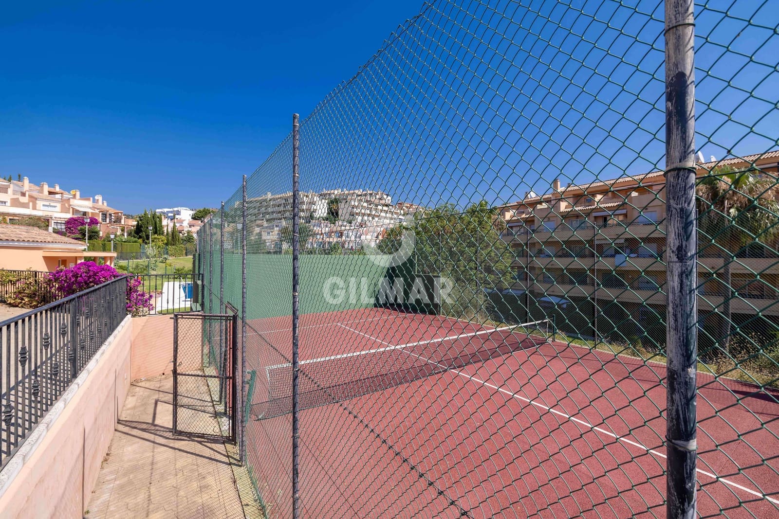 4 soveværelse Rækkehus til salg i Riviera del Sol med swimmingpool garage - € 450.000 (Ref: 9943195)