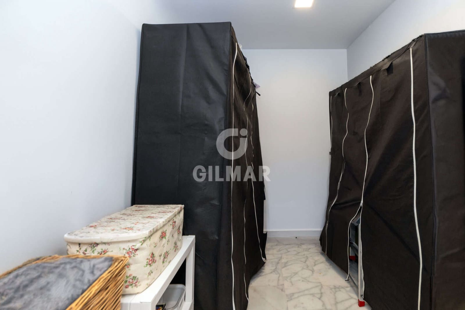 Piso de 2 habitaciones en Estepona en venta con piscina - 399.000 € (Ref: 9943196)