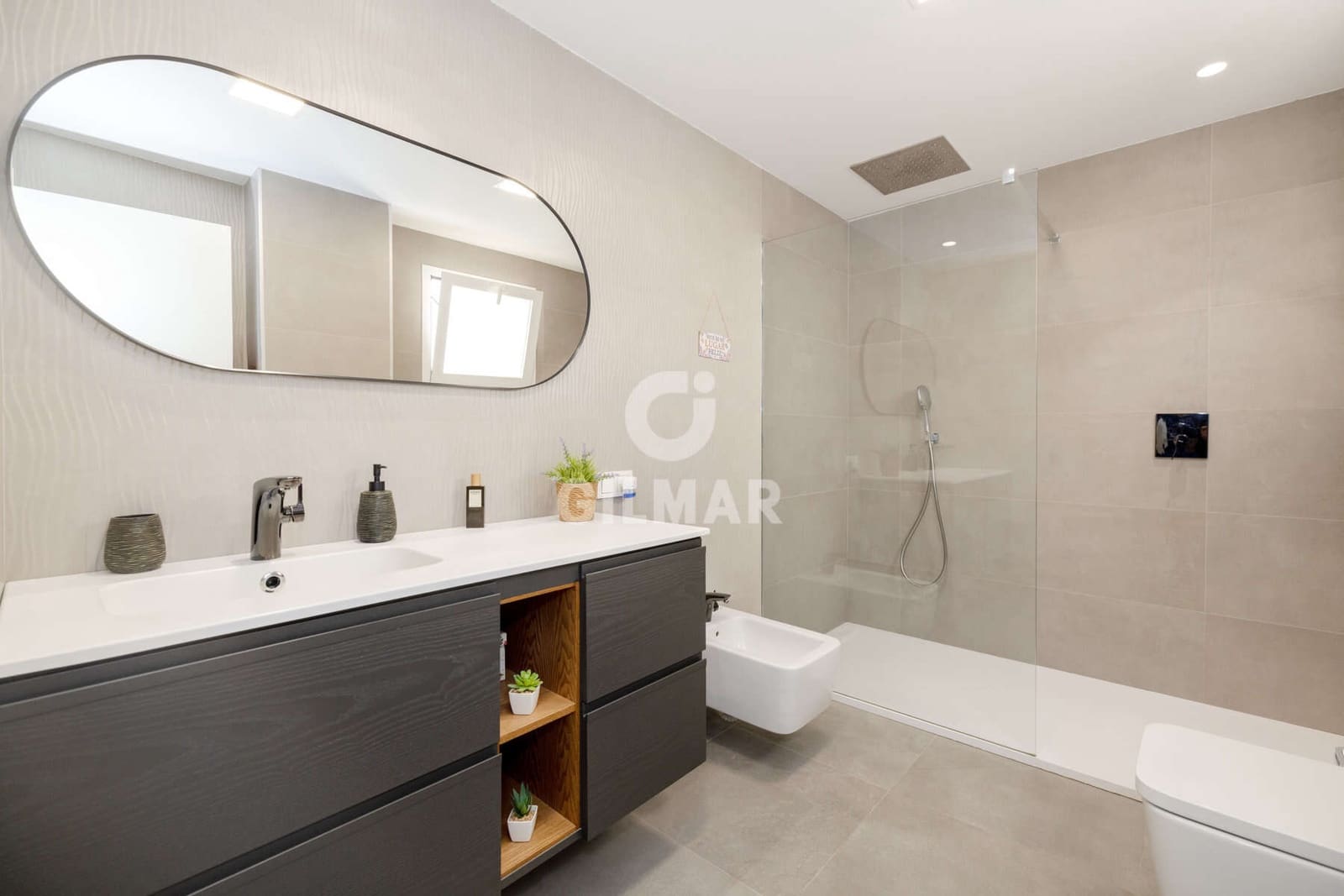 Piso de 2 habitaciones en Estepona en venta con piscina - 399.000 € (Ref: 9943196)