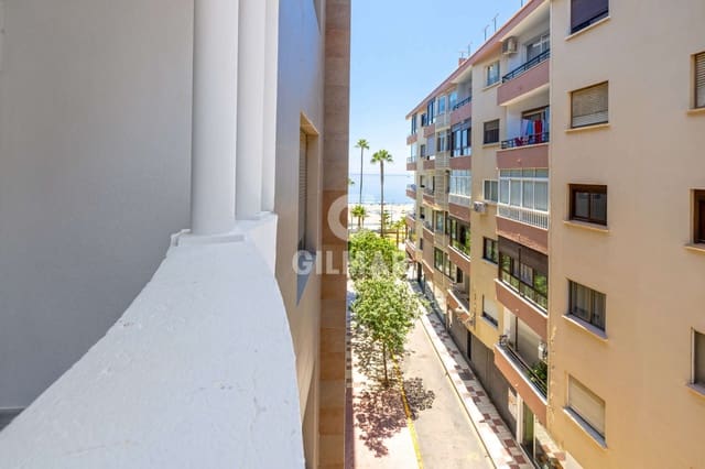 Piso de 2 habitaciones en Puerto de Estepona, Estepona en venta con piscina - 399.000 € (Ref: 9943196)