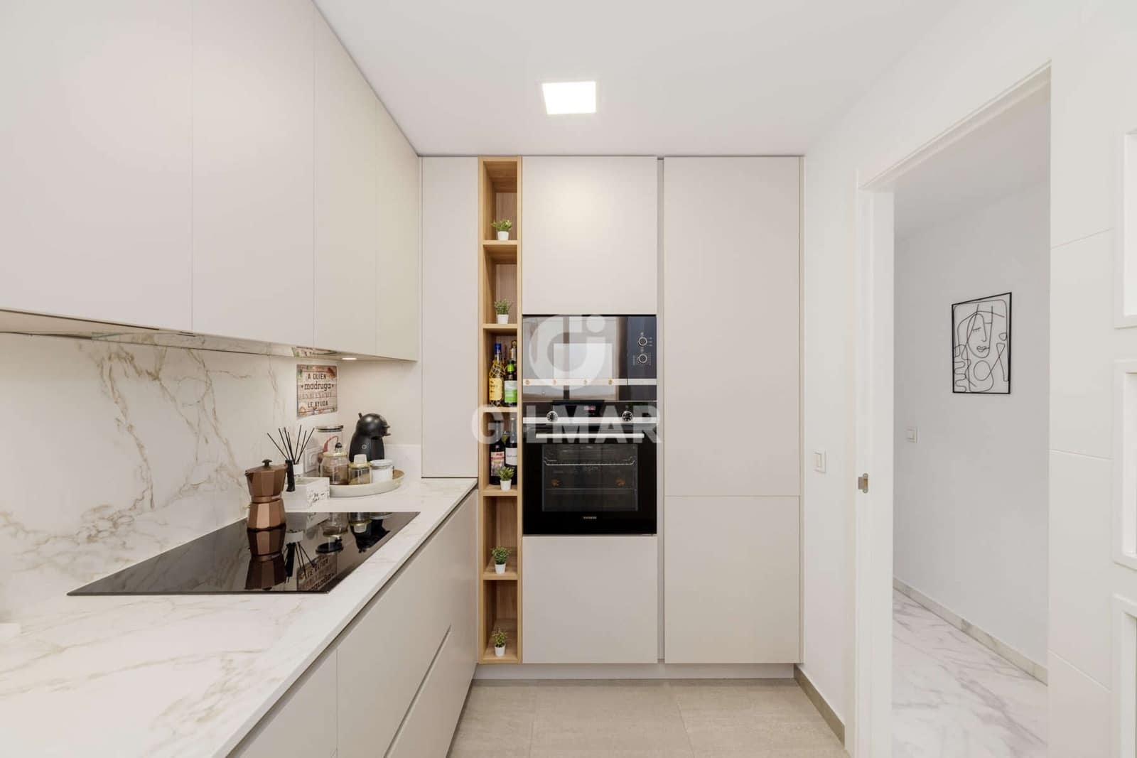 Piso de 2 habitaciones en Estepona en venta con piscina - 399.000 € (Ref: 9943196)