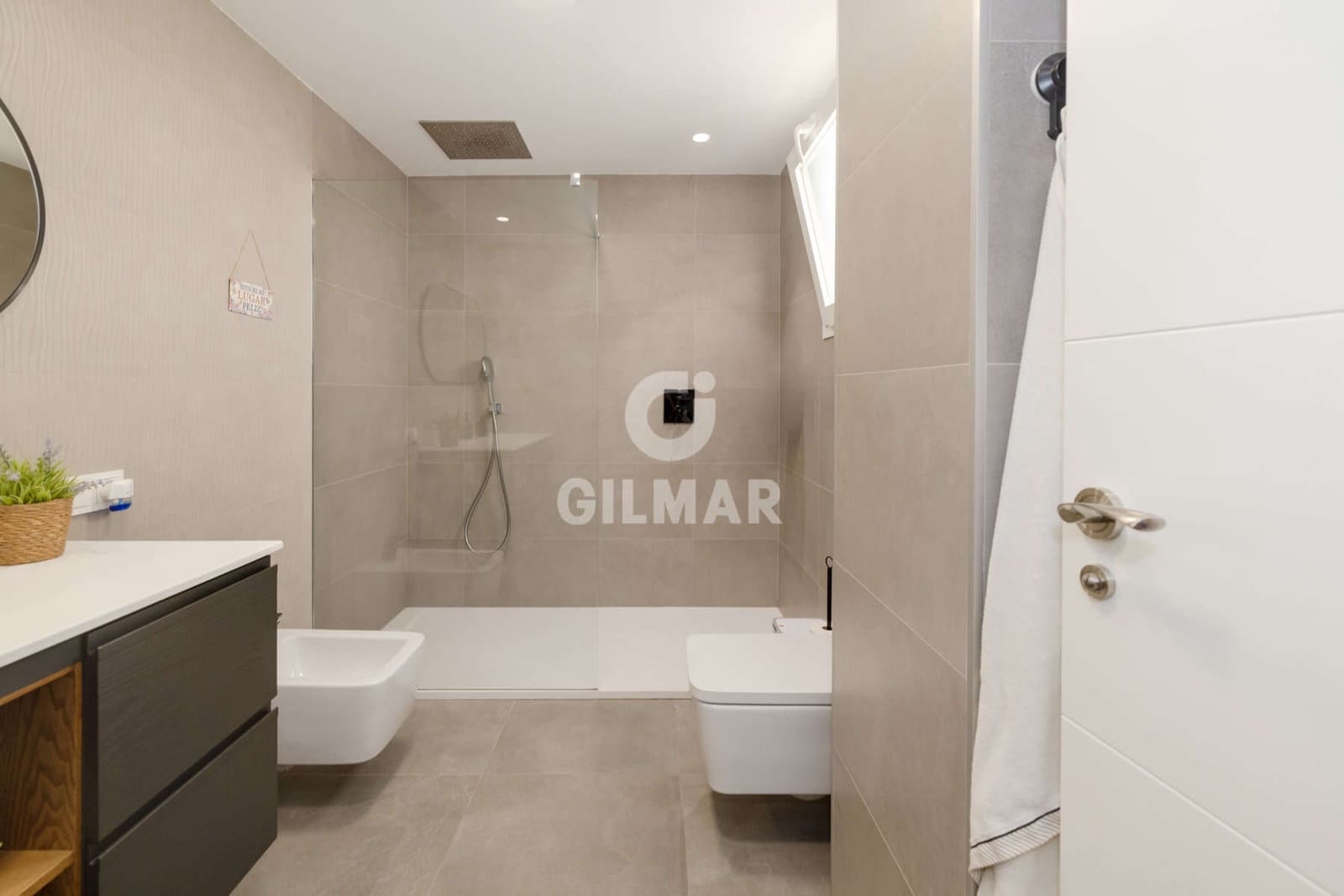Piso de 2 habitaciones en Estepona en venta con piscina - 399.000 € (Ref: 9943196)