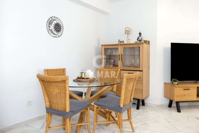 Piso de 2 habitaciones en Puerto de Estepona, Estepona en venta con piscina - 399.000 € (Ref: 9943196)