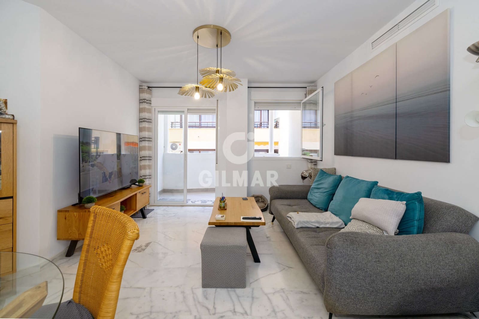 Piso de 2 habitaciones en Estepona en venta con piscina - 399.000 € (Ref: 9943196)