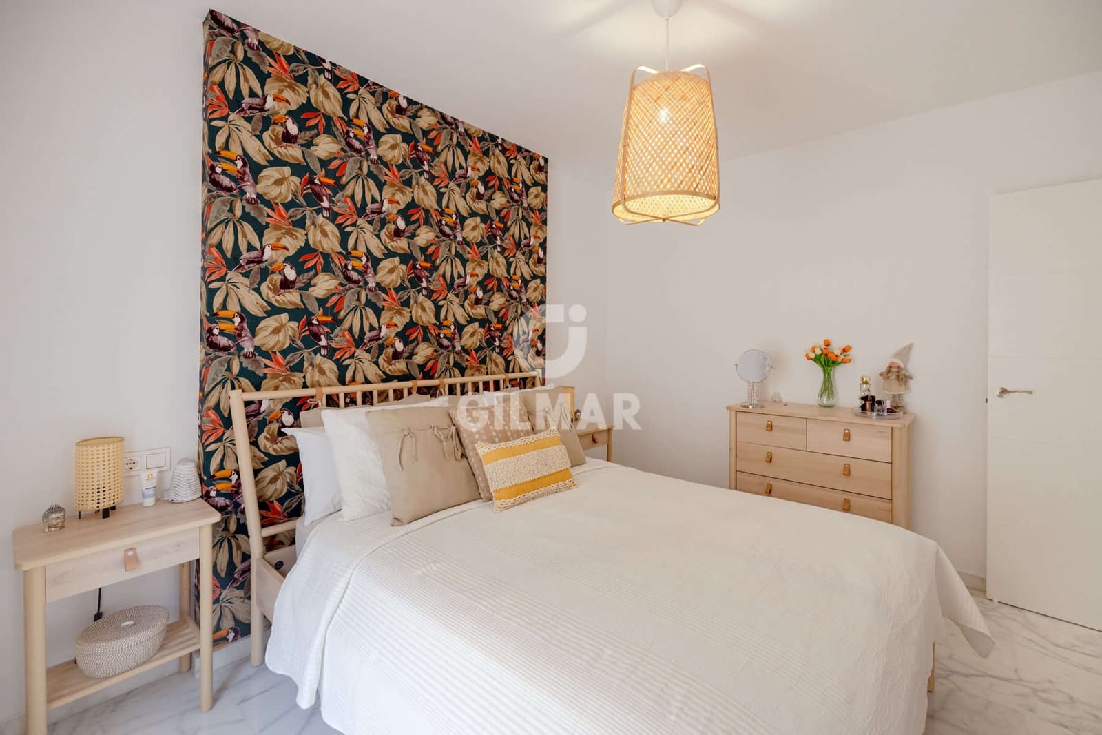 Piso de 2 habitaciones en Estepona en venta con piscina - 399.000 € (Ref: 9943196)