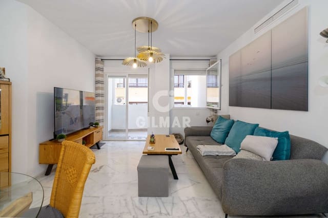Piso de 2 habitaciones en Puerto de Estepona, Estepona en venta con piscina - 399.000 € (Ref: 9943196)