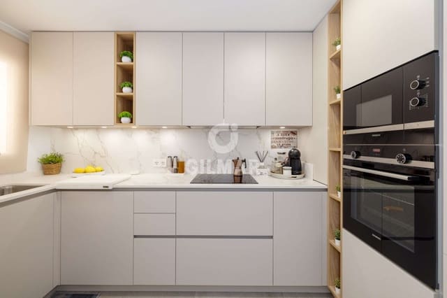 Piso de 2 habitaciones en Puerto de Estepona, Estepona en venta con piscina - 399.000 € (Ref: 9943196)