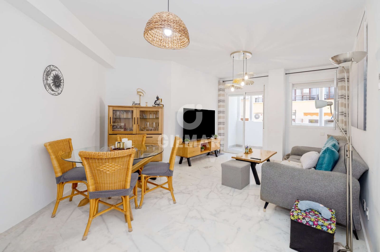 Piso de 2 habitaciones en Estepona en venta con piscina - 399.000 € (Ref: 9943196)