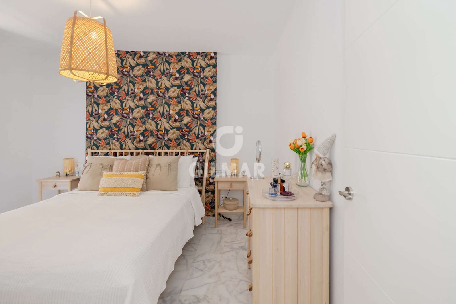 Piso de 2 habitaciones en Estepona en venta con piscina - 399.000 € (Ref: 9943196)