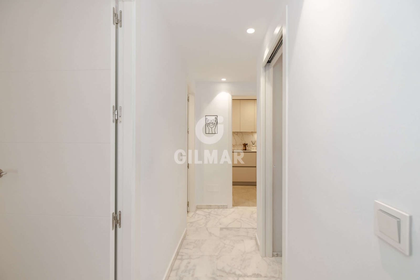 Piso de 2 habitaciones en Estepona en venta con piscina - 399.000 € (Ref: 9943196)