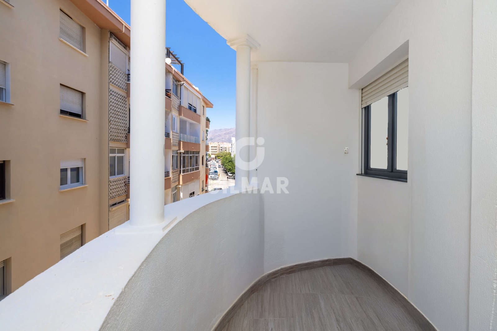 Piso de 2 habitaciones en Estepona en venta con piscina - 399.000 € (Ref: 9943196)