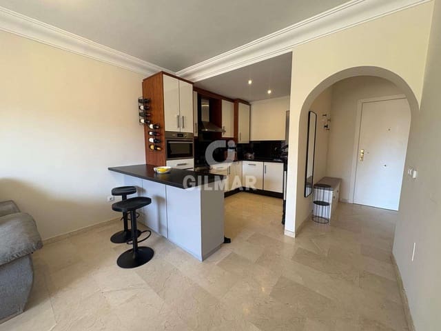 Piso de 1 habitación en Puerto de Estepona, Estepona en venta con piscina - 325.000 € (Ref: 9948737)
