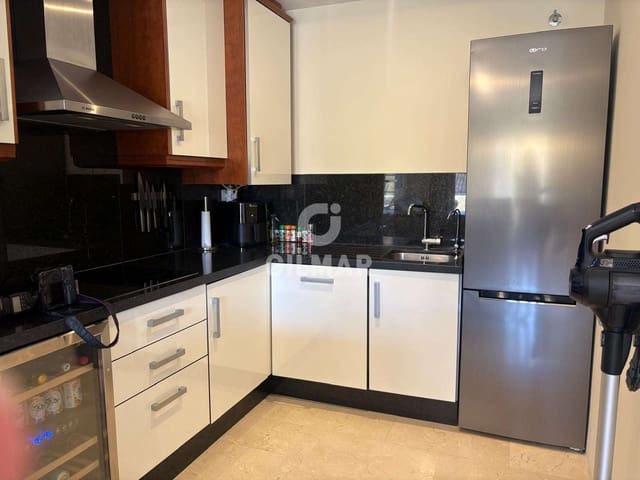 Piso de 1 habitación en Puerto de Estepona, Estepona en venta con piscina - 325.000 € (Ref: 9948737)