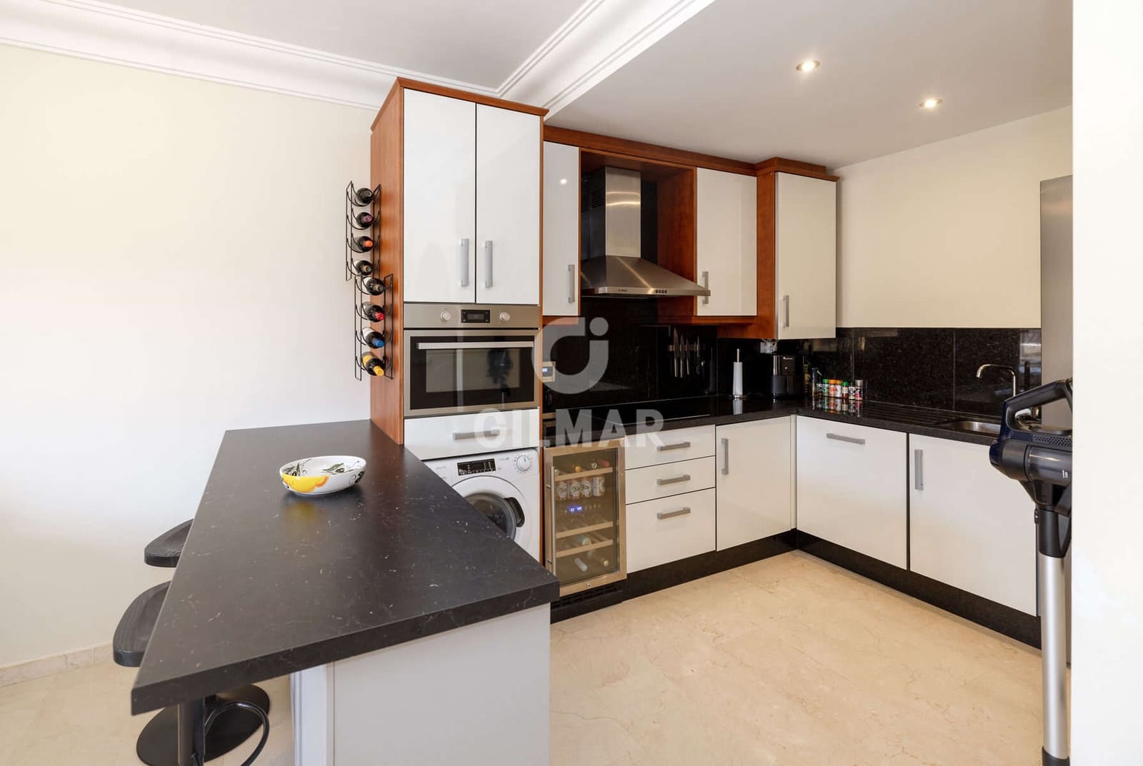 1 bedroom Flat for sale in Estepona with pool - € 325,000 (Ref: 9948737)