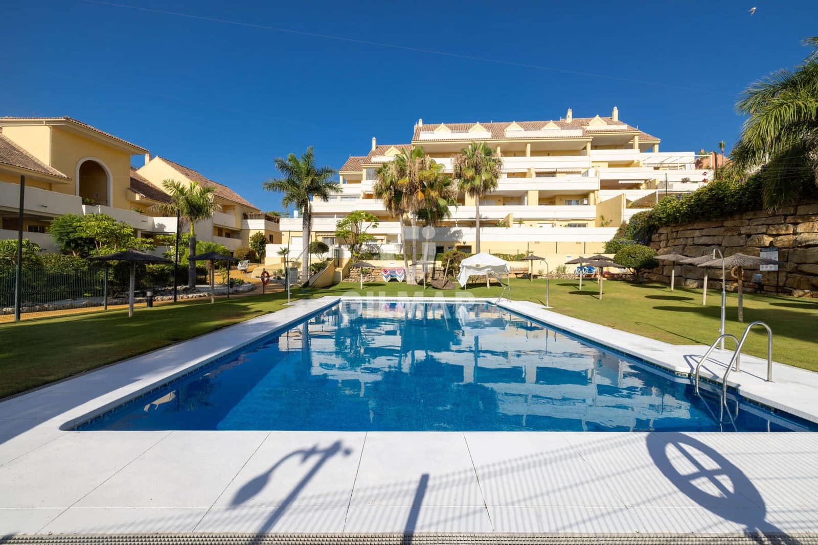 1 bedroom Flat for sale in Estepona with pool - € 325,000 (Ref: 9948737)
