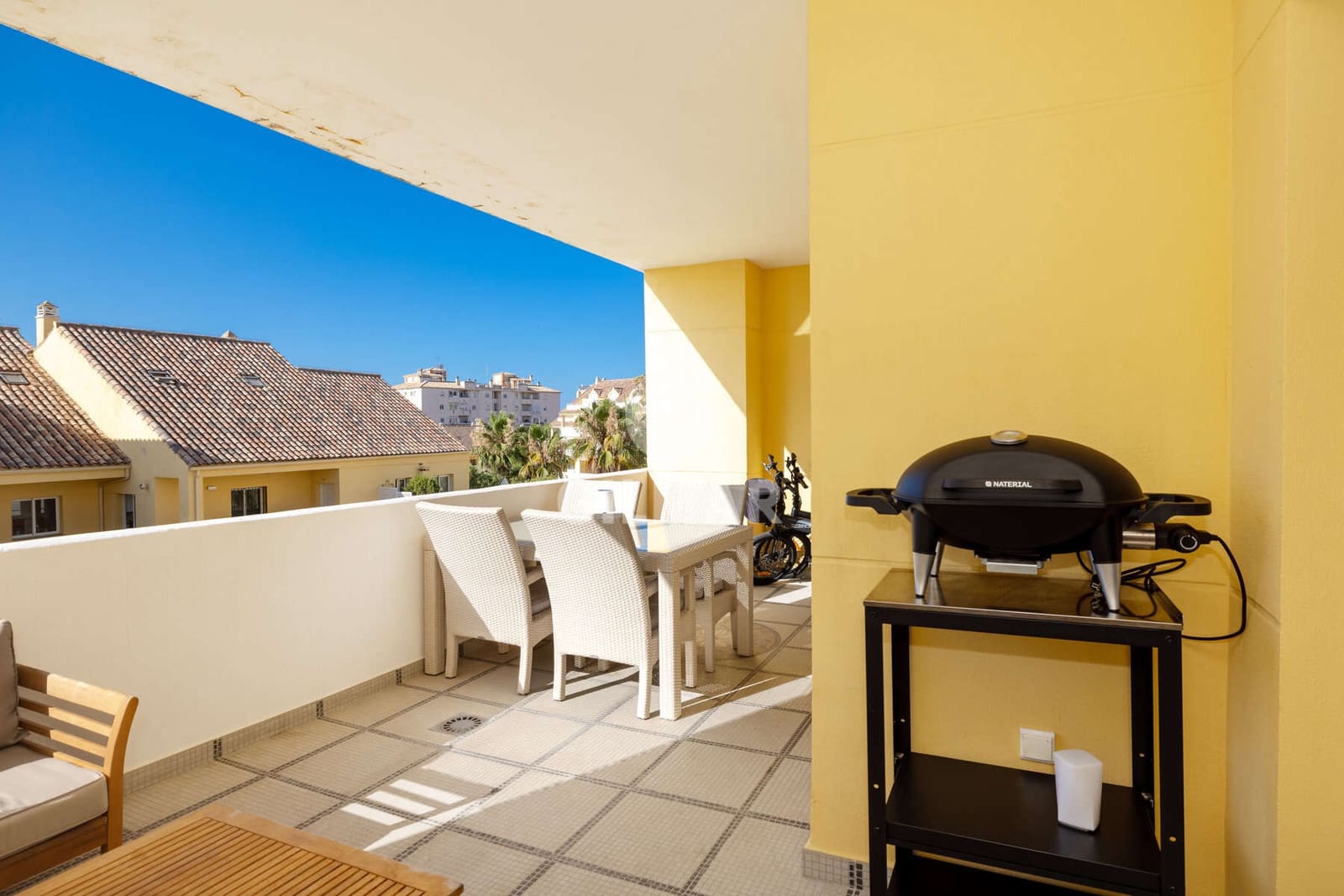 1 bedroom Flat for sale in Estepona with pool - € 325,000 (Ref: 9948737)