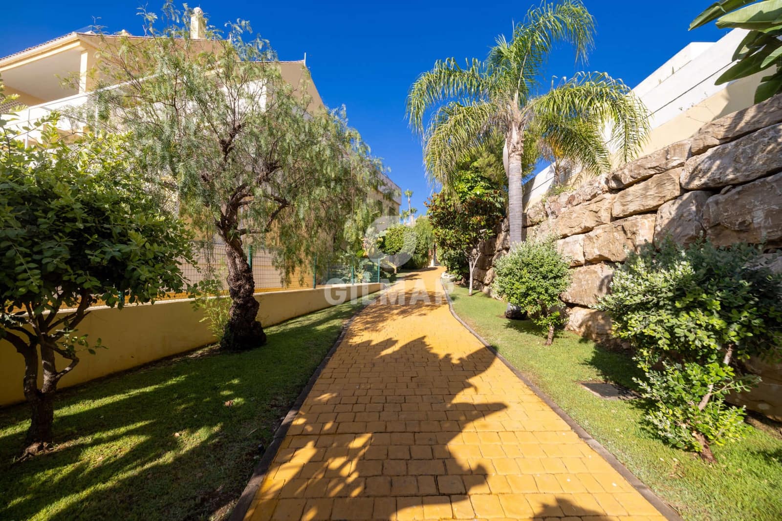1 bedroom Flat for sale in Estepona with pool - € 325,000 (Ref: 9948737)