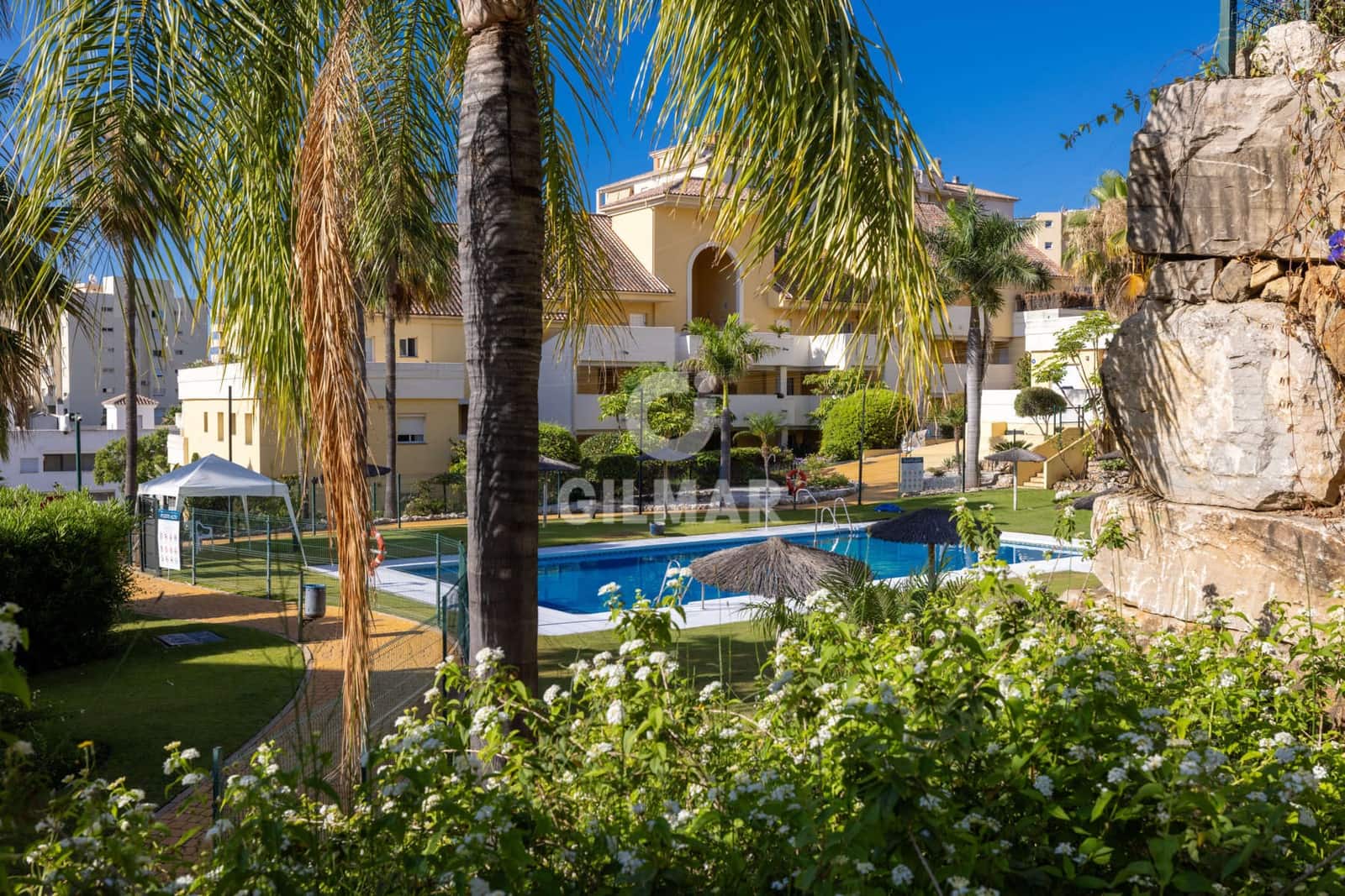 1 bedroom Flat for sale in Estepona with pool - € 325,000 (Ref: 9948737)